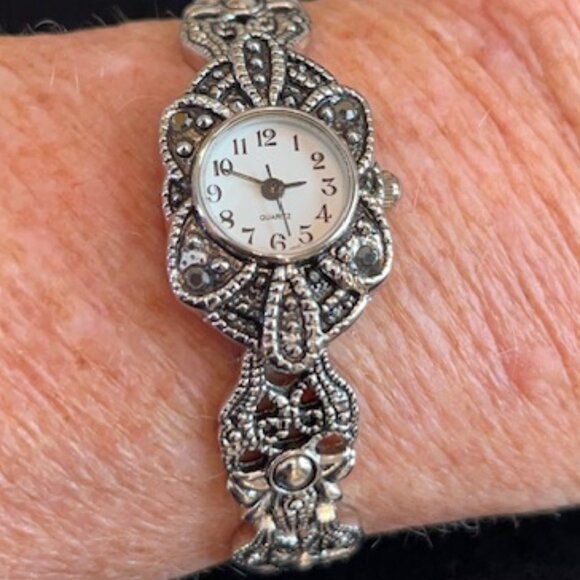 VINTAGE | Silver-tone Bracelet Watch Black Stones Filigree Band-NEW Battery - Picture 10 of 11